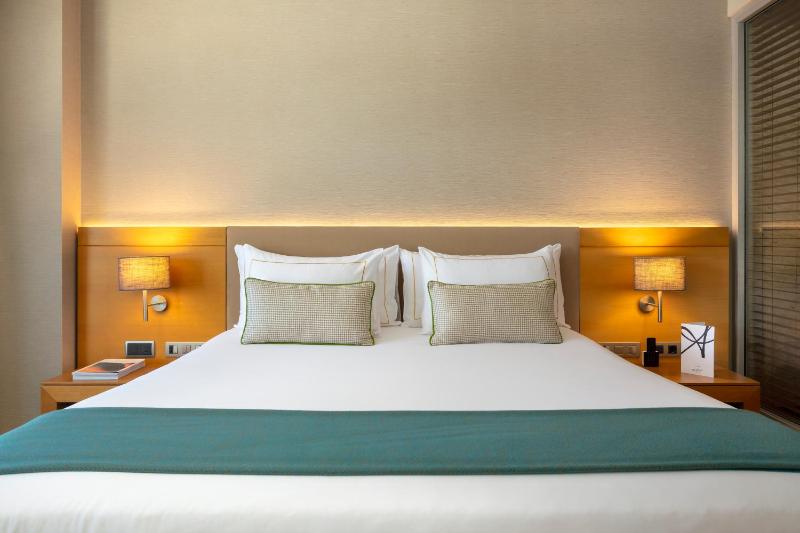 Premium Double or Twin Room with Guggenheim Views image 4