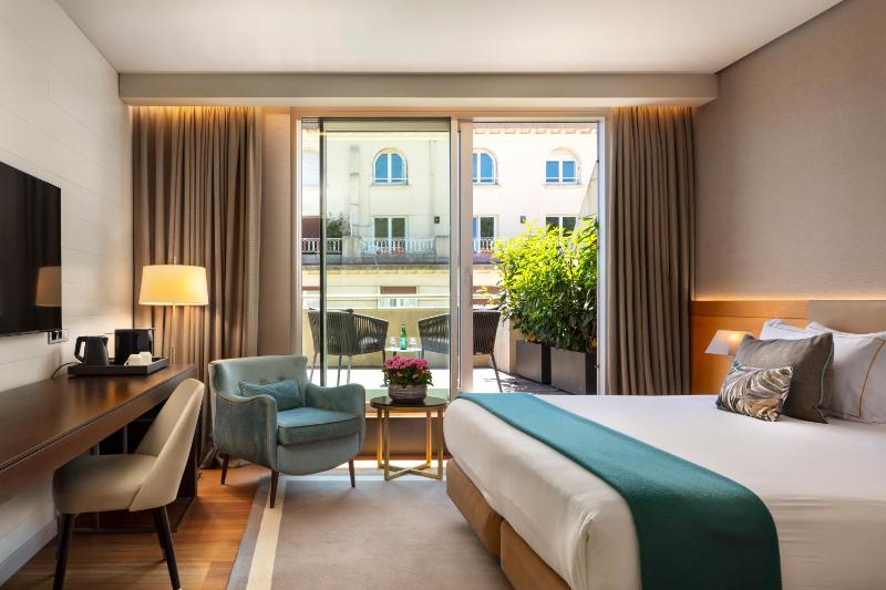 Junior Suite with Terrace image 3