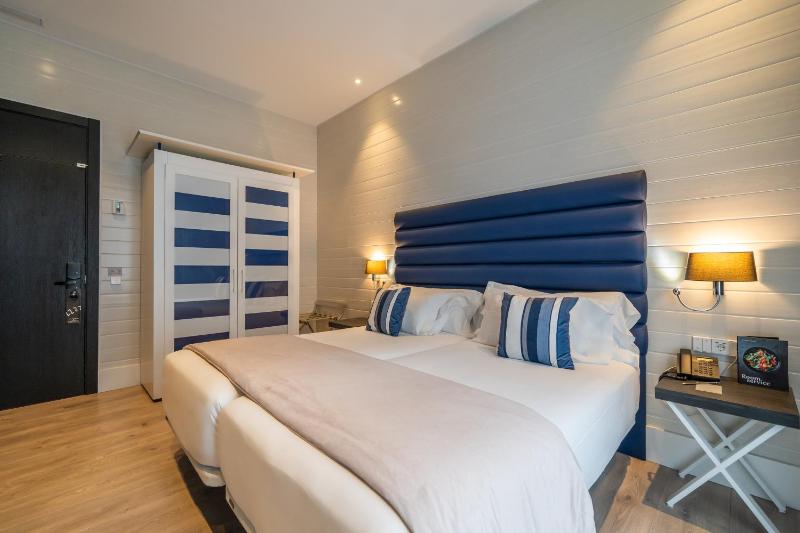 Superior Double Room image 3