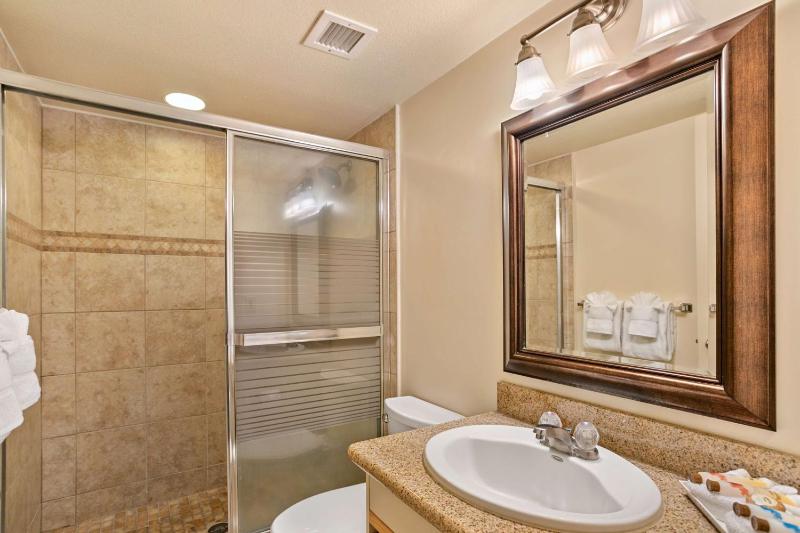 One-Bedroom Suite image 3