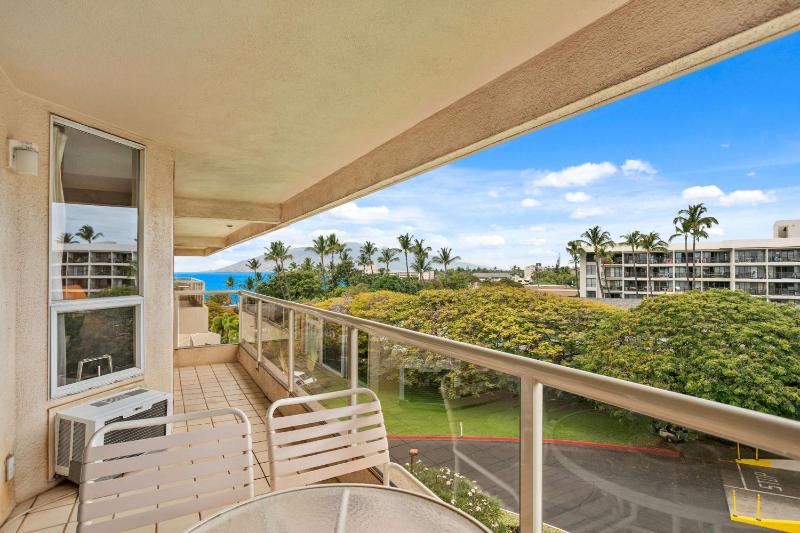 One-Bedroom Suite with Partial Ocean View image 3