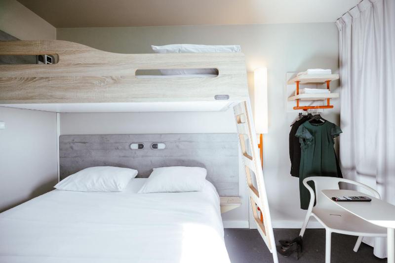 Standard Room image 4