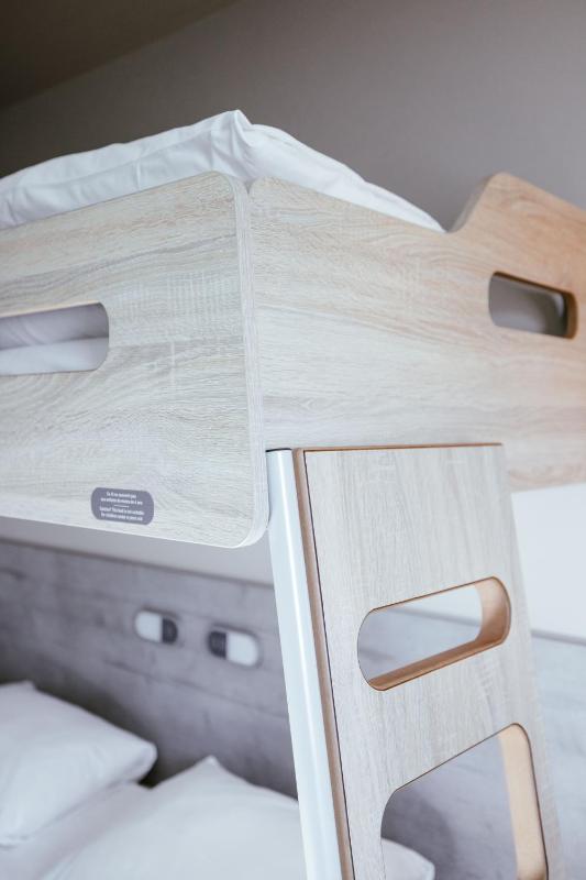 Standard Twin Room image 4