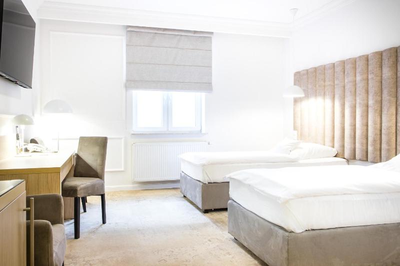 Twin Room image 1