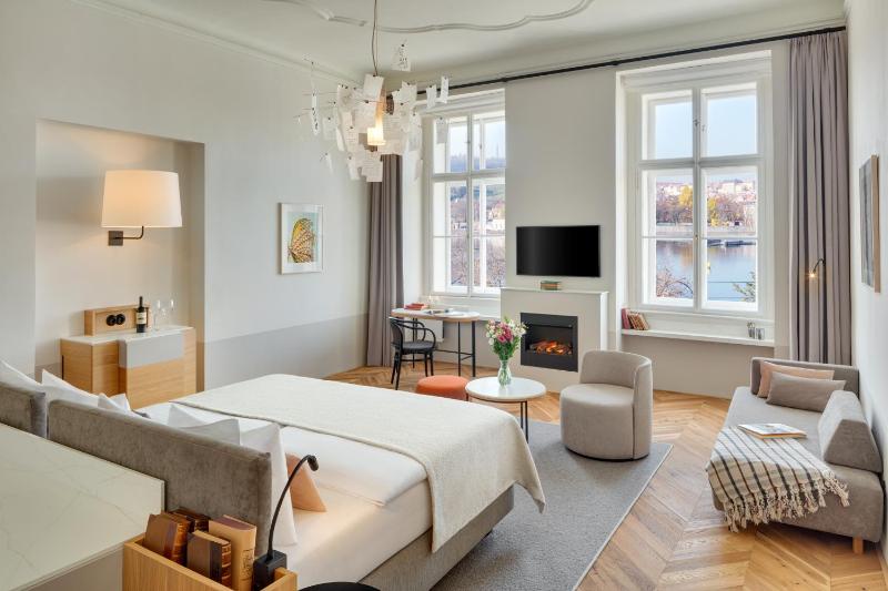 Royal Suite with Castle View image 4