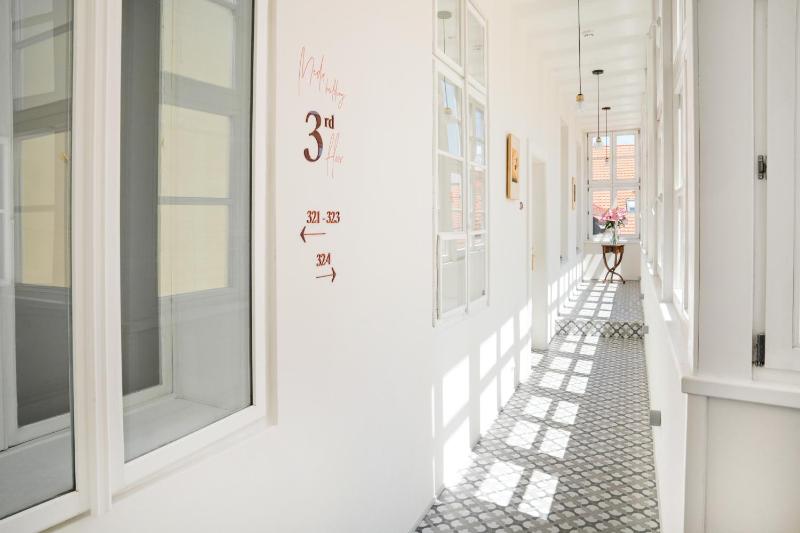 Deluxe Double or Twin Room image 3