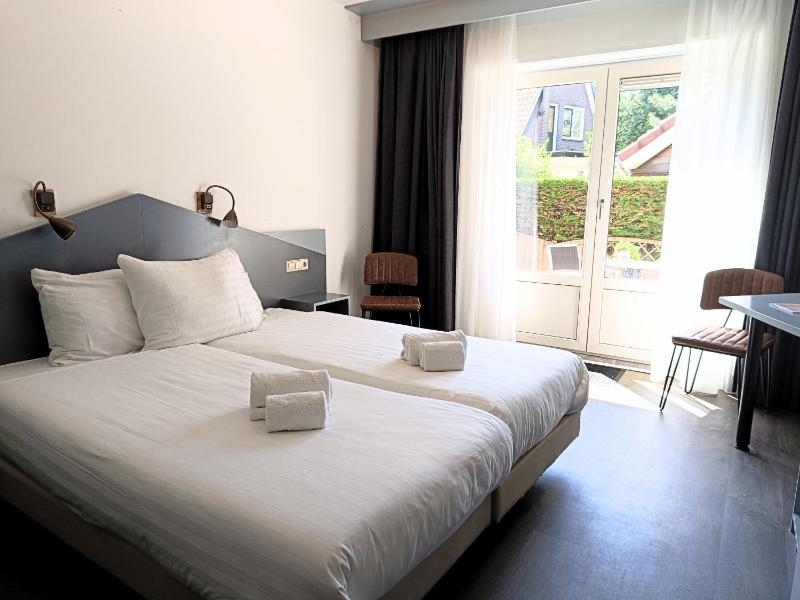 Superior Double or Twin Room with Terrace image 1