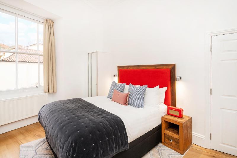 Deluxe Suite image 3