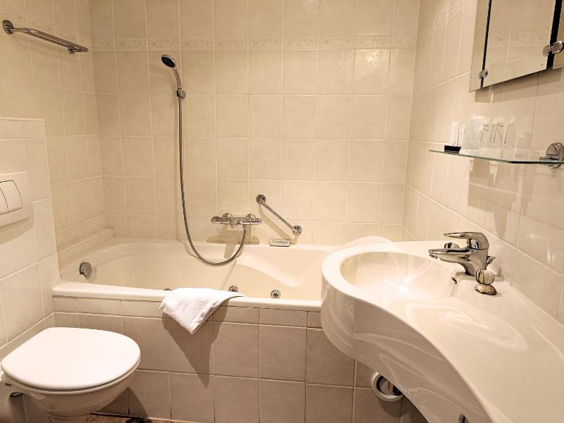 Superior Double or Twin Room with Terrace image 2