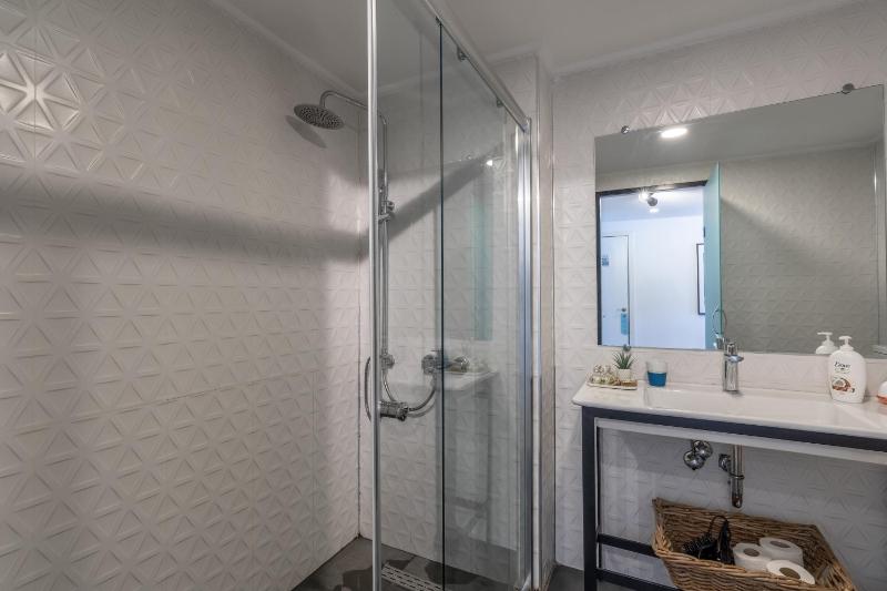 Deluxe Double Room with Balcony and Sea View image 2