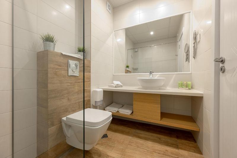 One-Bedroom Apartment image 3