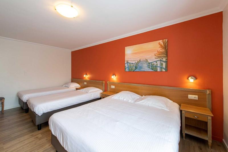 Quadruple Room image 4
