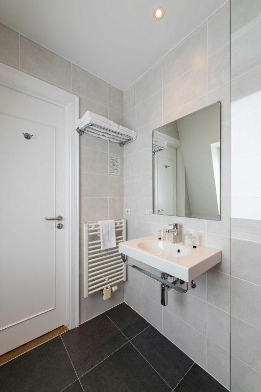 Double Room image 3