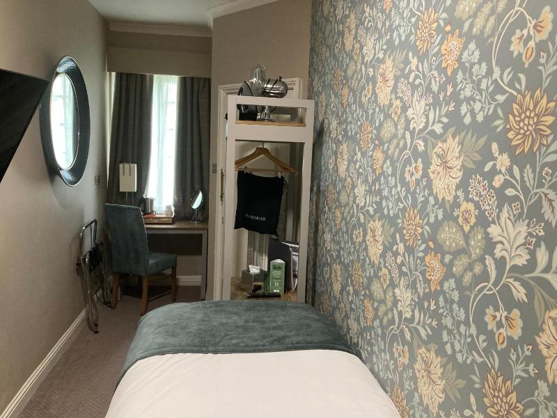Standard Single Room with Shower image 3