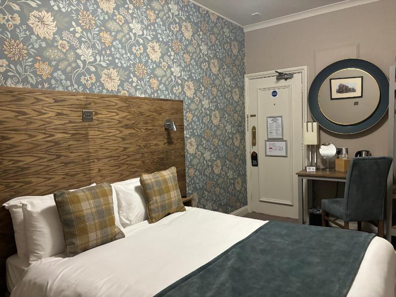 Double Room with Private Bathroom image 1