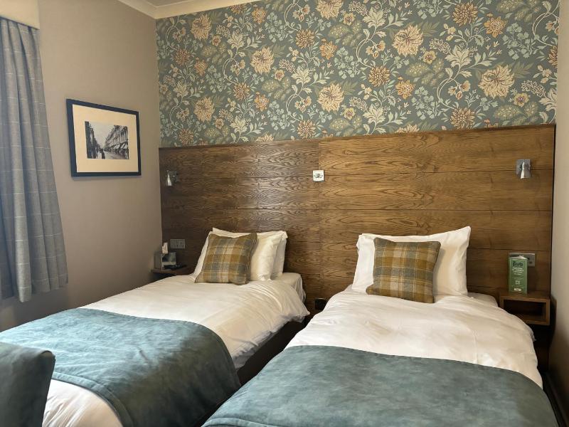 Twin Room with Shower image 1