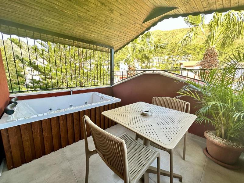 Superior One-Bedroom Apartment with Balcony image 4
