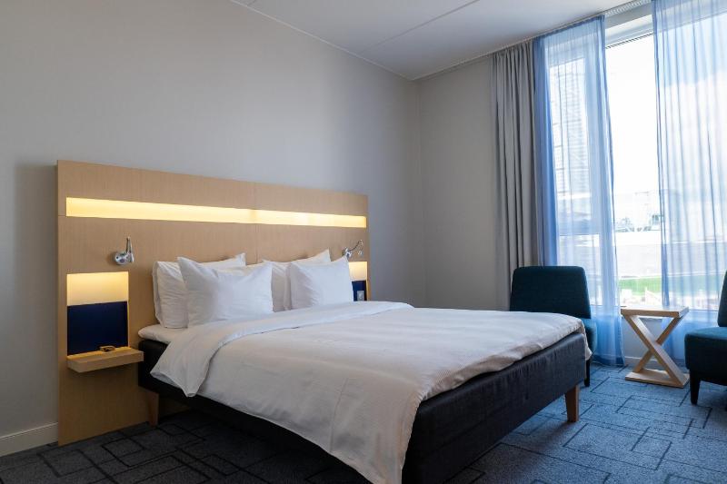 Standard Queen Room image 2