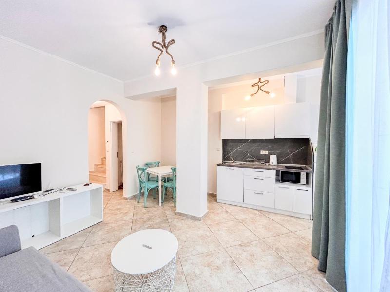 Apartment - Split Level image 4