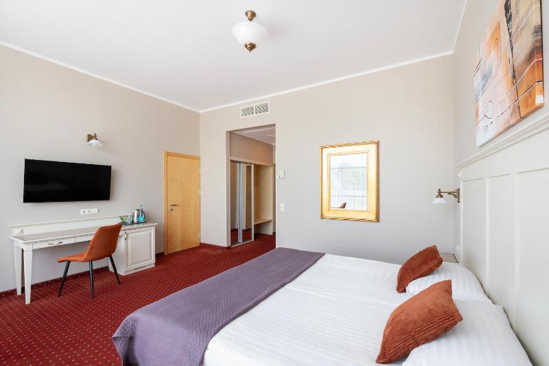 Superior Twin Room with Spa Access  image 3