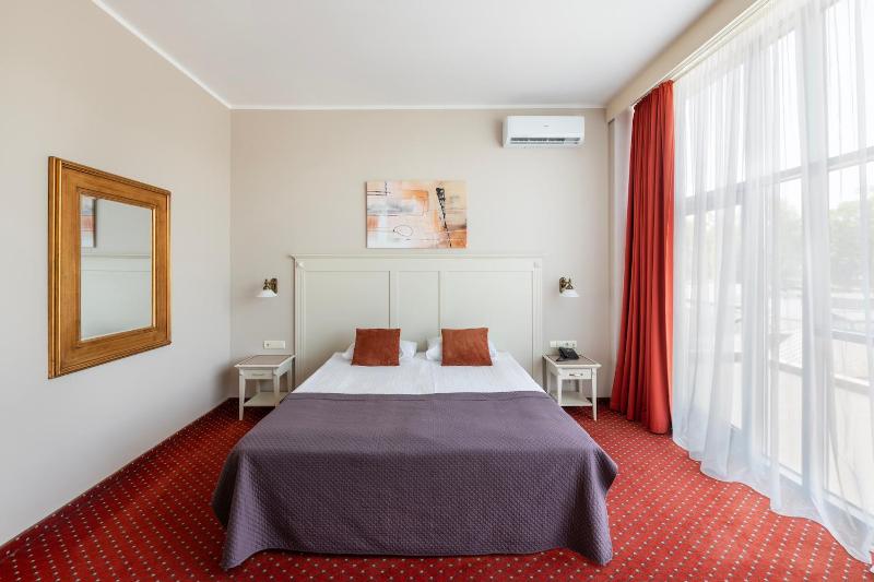Superior Twin Room with Spa Access  image 4