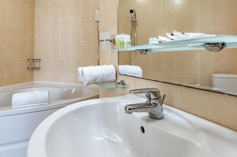 Suite with Balcony image 4