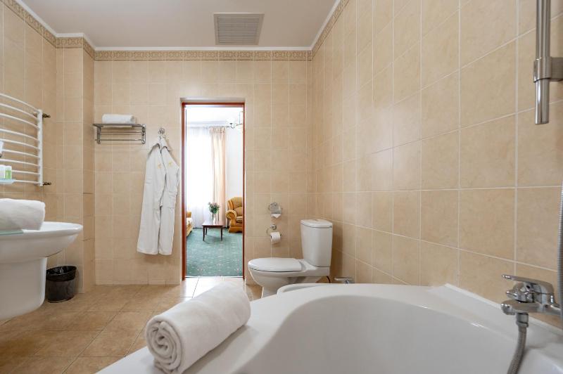 Suite with Balcony image 3
