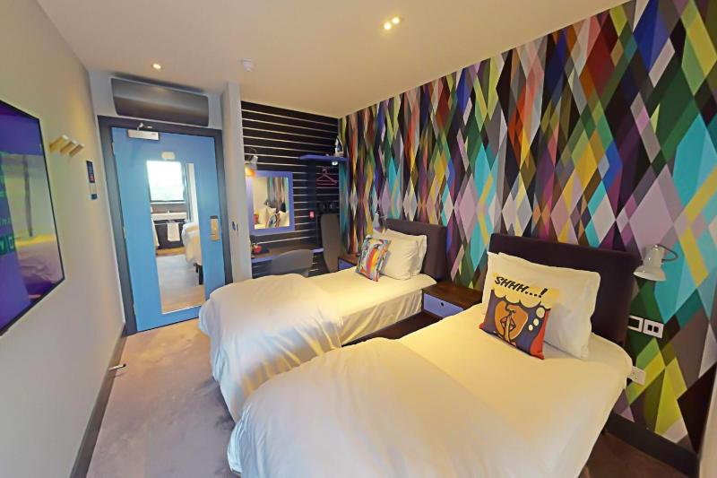 Twin Room image 1