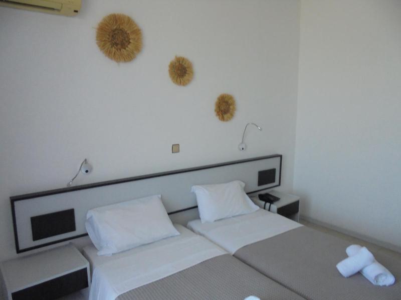 Double or Twin Room with Sea View image 2