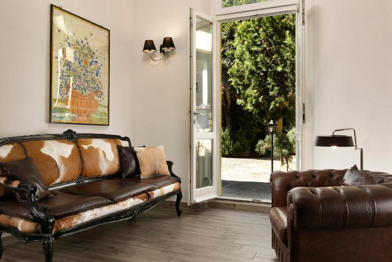 Double or Twin Room image 4