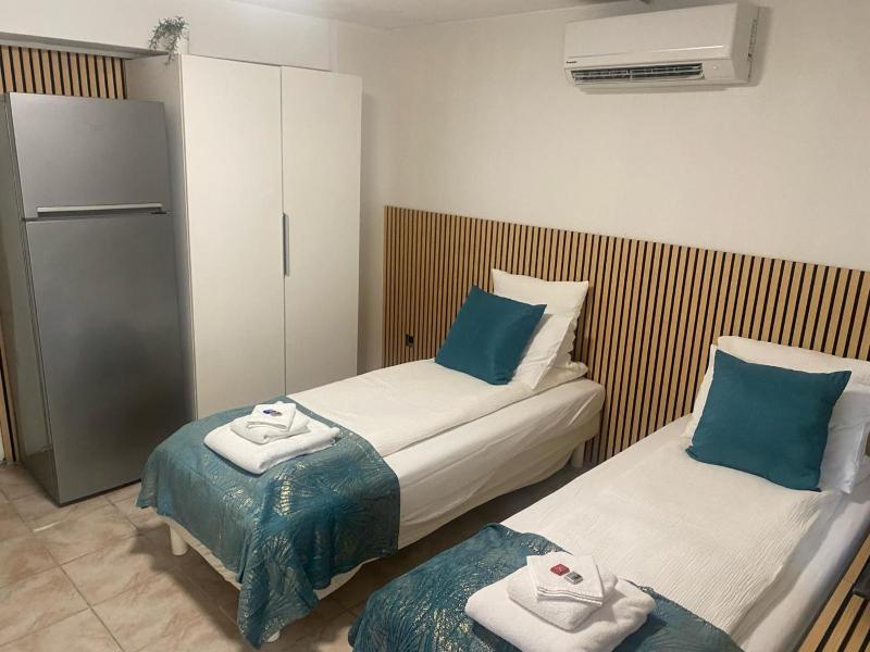 Deluxe Twin Room image 3