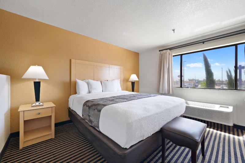Executive King Suite - Non-Smoking image 1