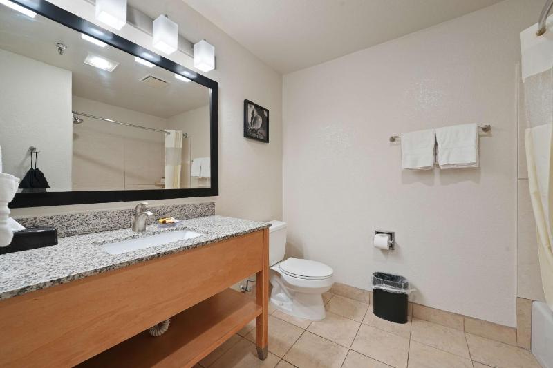 Double Queen Suite - Non-Smoking image 2