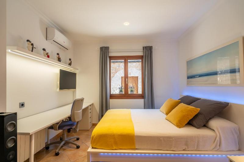 Three-Bedroom Townhouse image 4