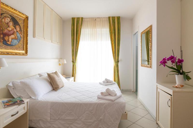 Superior Double or Twin Room image 4