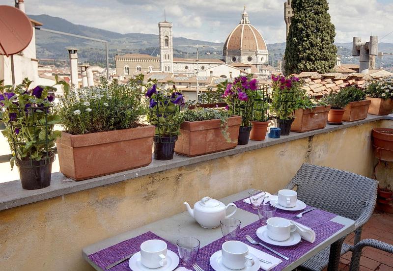 Three-Bedroom Apartment with Terrace (7 Adults) image 4