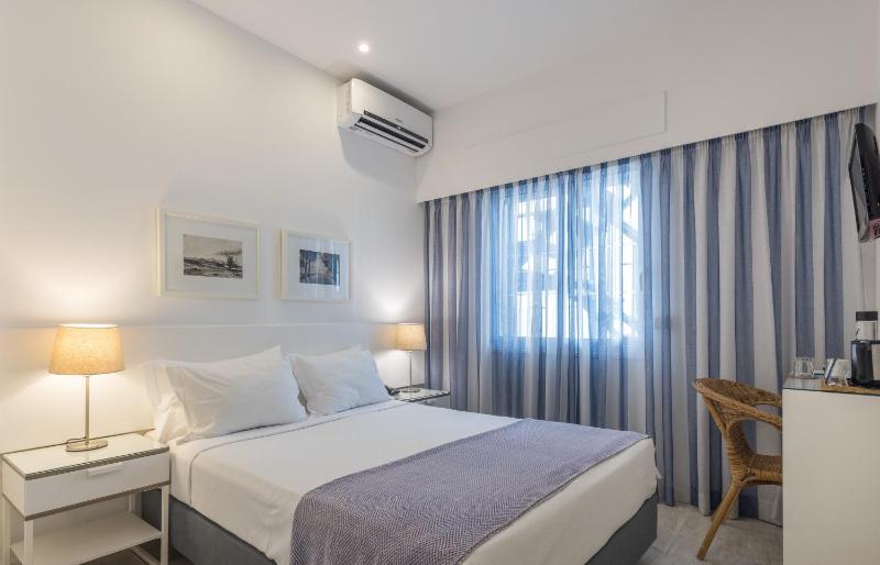 Standard Double Room image 3