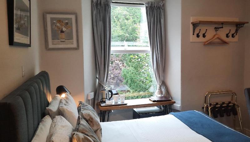 Standard Double Room image 4