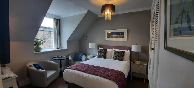 Classic Double Room image 1