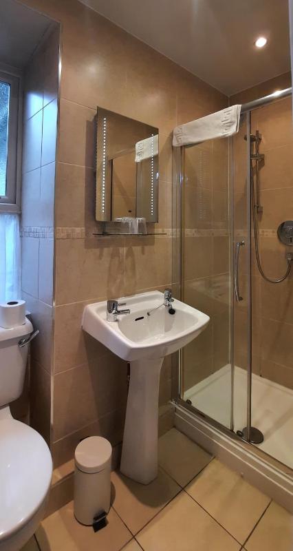 Twin Room (1-2 Adults) image 3