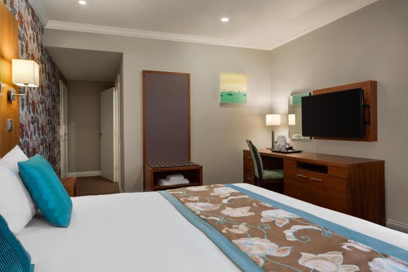 1 King Bed, Mobility Accessible Room, Bathtub w/ Grab Bars, Non-Smoking image 1