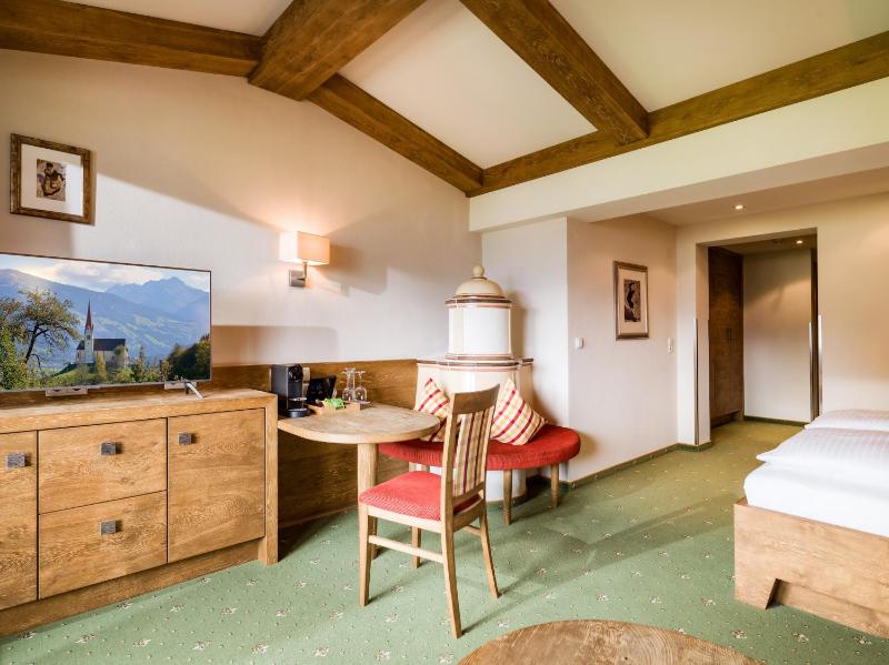 Suite with Mountain View image 4