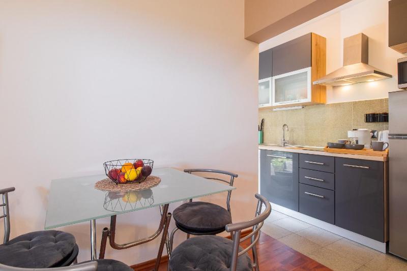 One-Bedroom Apartment image 2