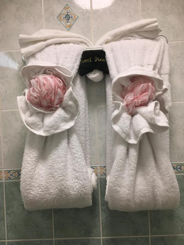 Deluxe King Room image 3