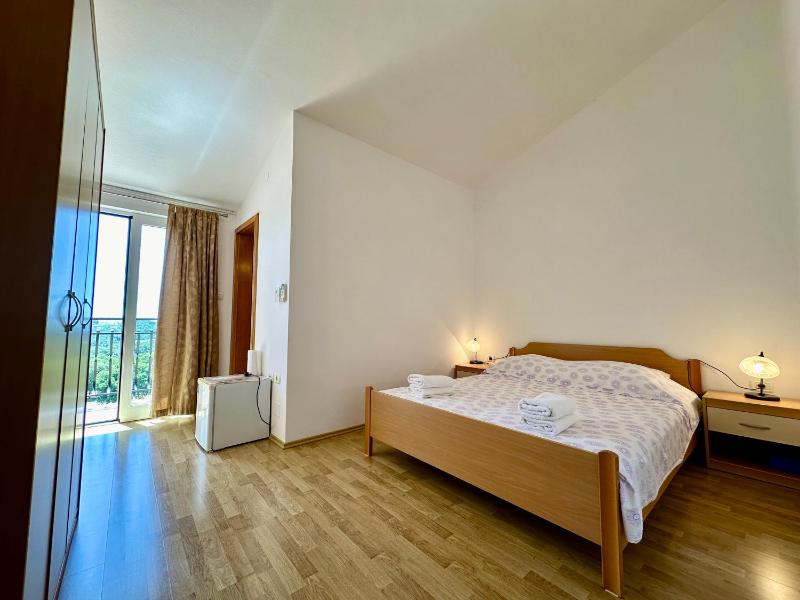 Double Room image 3