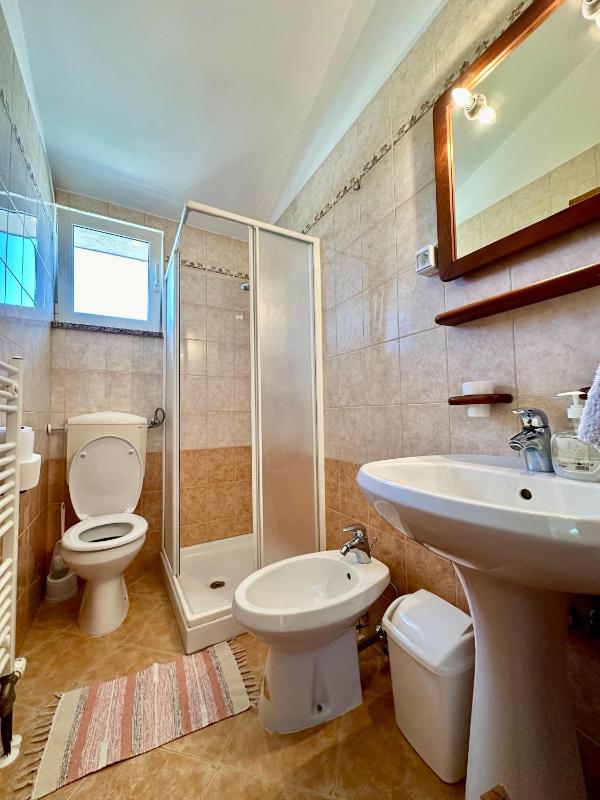 Double Room image 3