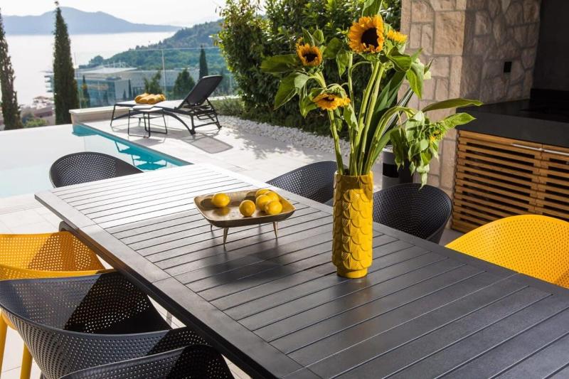 Brand New Contemporary Villa With Infinity Pool - image 6