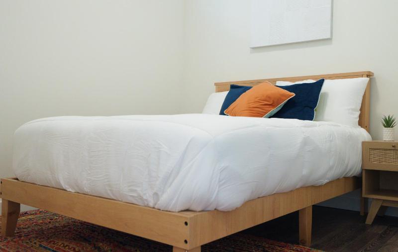 Deluxe One-Bedroom Apartment image 2
