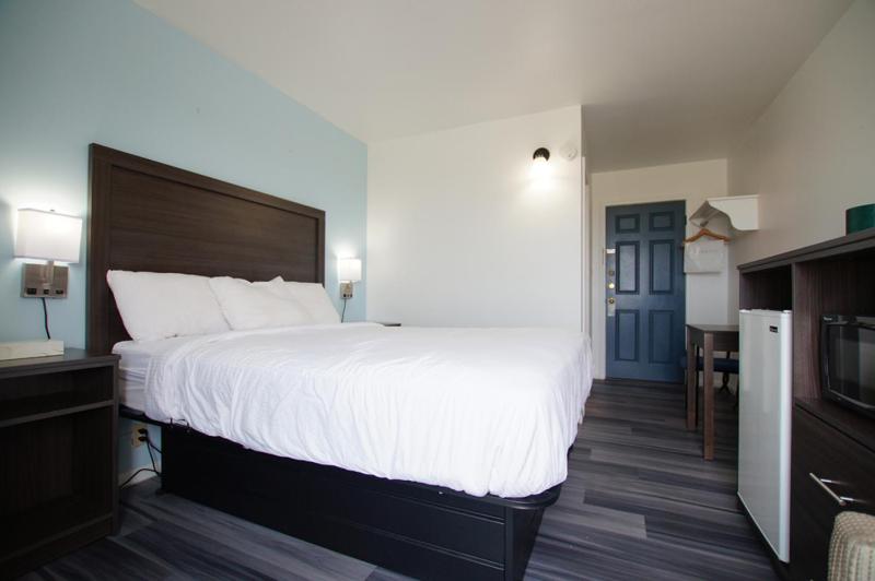 Double Room with Patio image 4