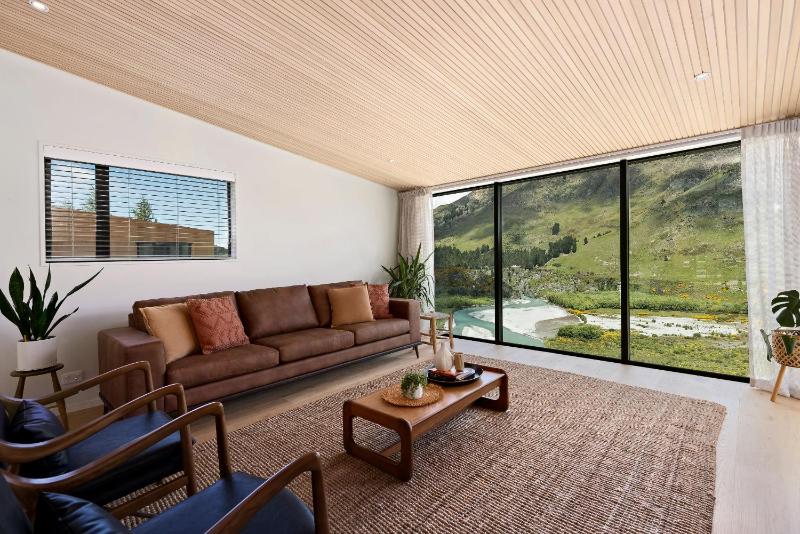Stunning Mountain Views in Queenstown-Hot tub - image 31